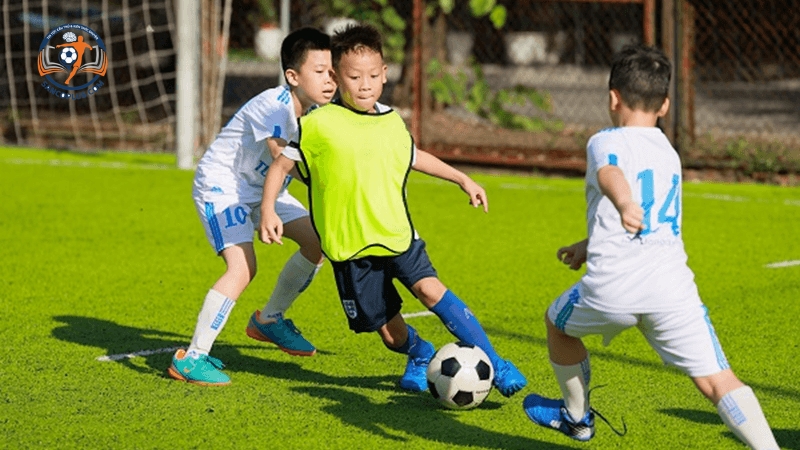 Bài tập sút bóng giúp trẻ cải thiện sự tự tin