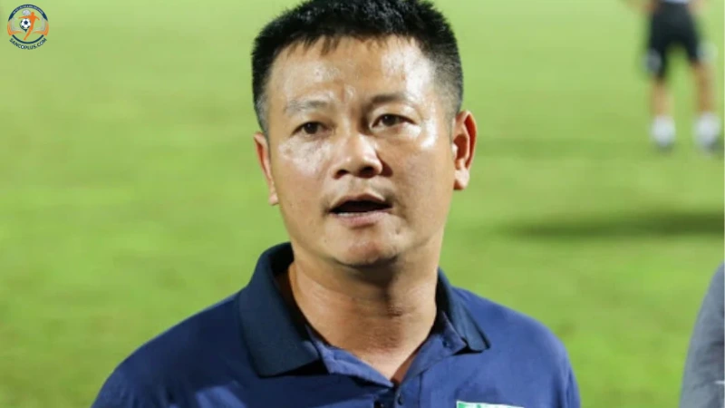Cựu cầu thủ Văn Quyến hiện đang làm công tác HLV