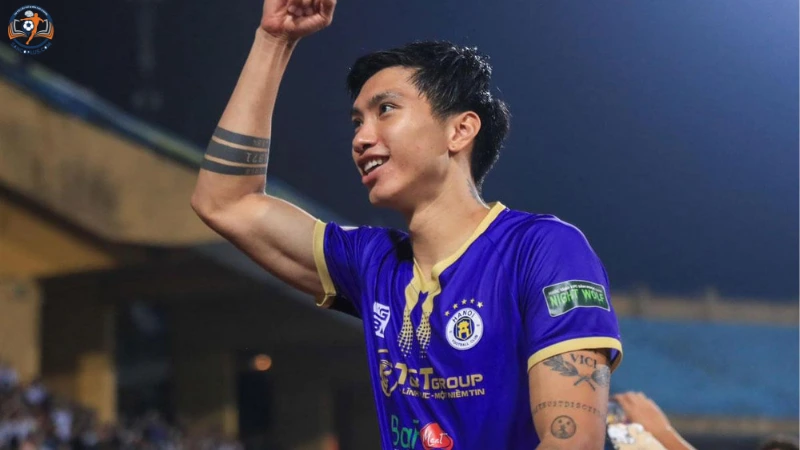 Đoàn Văn Hậu là hậu vệ cao lớn, lợi thế trên sân