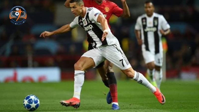 Kỹ thuật Shoulder & Panna (xâu kim) tạo ra bàn thắng cực đẹp mặt 