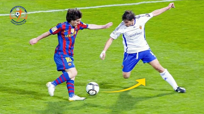 Kỹ thuật The Roll giúp xử lý bóng hiệu quả ở không gian hẹp