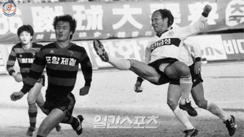 Park Hang Seo thời còn trẻ - biệt danh “cục pin”