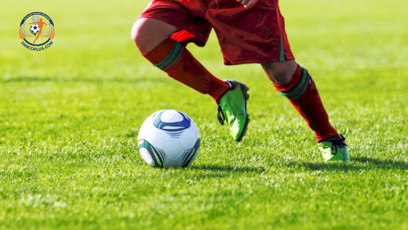 Tập rê bóng cải thiện kỹ năng kiểm soát bóng